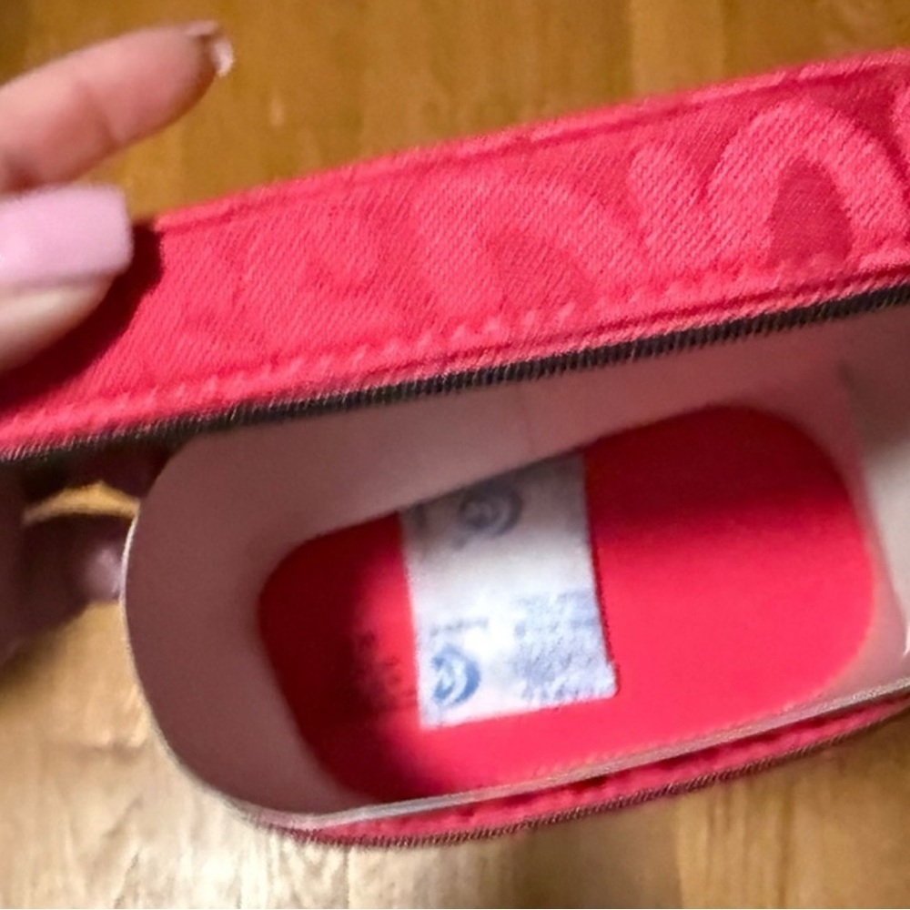 Miss Dior vibrant Fuchsia Cosmetic Case! - Picture 3 of 3